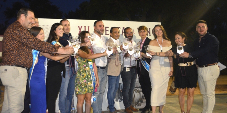 Dos mil quinientas personas llenan los Jardines del Parque en la decimosegunda edición de la Fiesta del Vino de la Feria y Fiestas de Tomelloso 2024