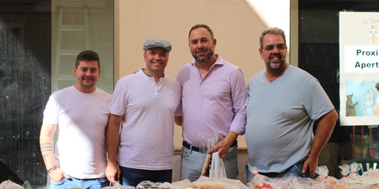 La Plaza de España se llena de público para revivir las costumbres de antaño con el XVI Mercado Tradicional de la Feria y Fiestas 2024