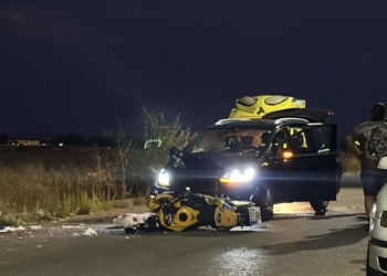 Heridas dos personas tras el choque entre un turismo y una moto en la calle Ría de Vigo de Tomelloso