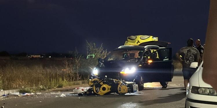 Heridas dos personas tras el choque entre un turismo y una moto en la calle Ría de Vigo de Tomelloso