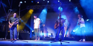 Taburete hace vibrar a un público totalmente entregado en el Estadio Paco Gálvez de Tomelloso en su concierto de Feria y Fiestas 2024