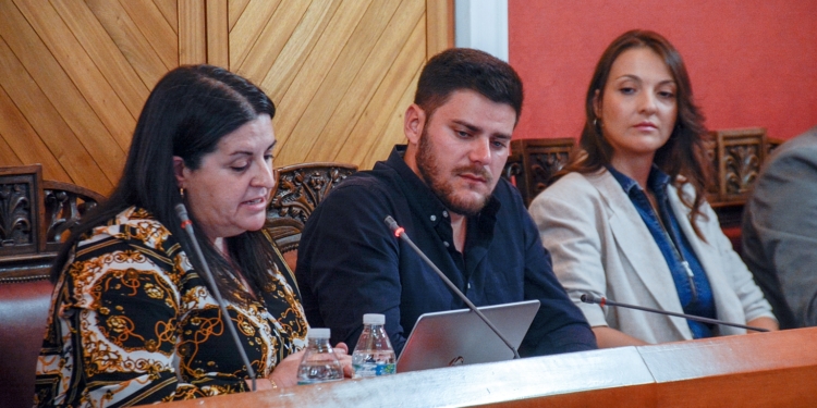 El pleno municipal aprueba por unanimidad conceder a Valentín Arteaga el título de Hijo Adoptivo de Tomelloso