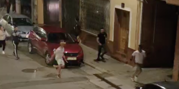 El vídeo de la pelea en plena Calle Campo de Tomelloso que ha terminado con un hombre de 35 años herido por arma blanca