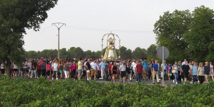 La Virgen de las Viñas regresa a Pinilla acompañada por cientos de devotos después de la Feria y Fiestas de Tomelloso 2024