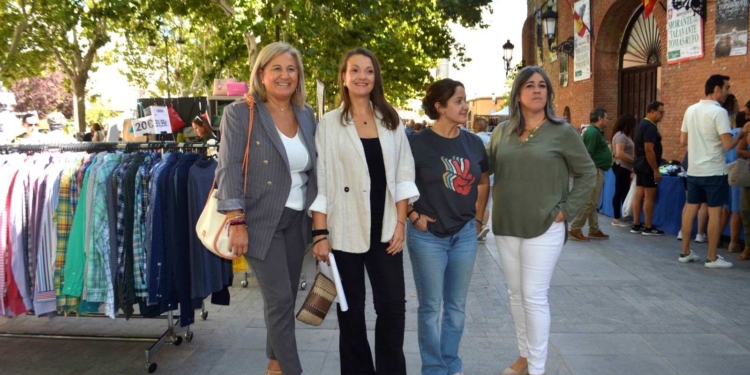 Gran afluencia de público recorre los 50 comercios de Tomelloso participantes en el Mercadillo Final de Temporada este 7 de septiembre