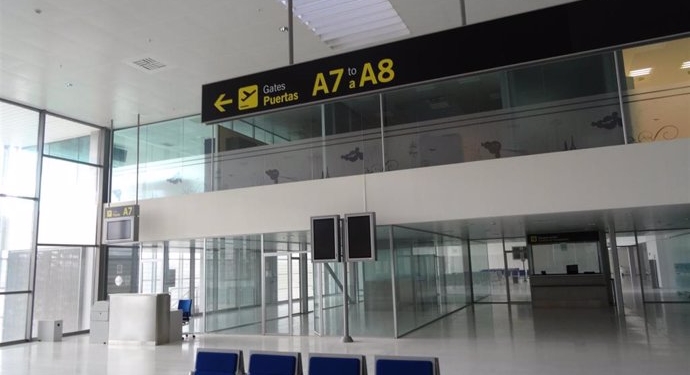 El Gobierno de España se plantea convertir el aeropuerto de Ciudad Real en un centro de inmigrantes ante el rechazo de la Junta y del Ayuntamiento