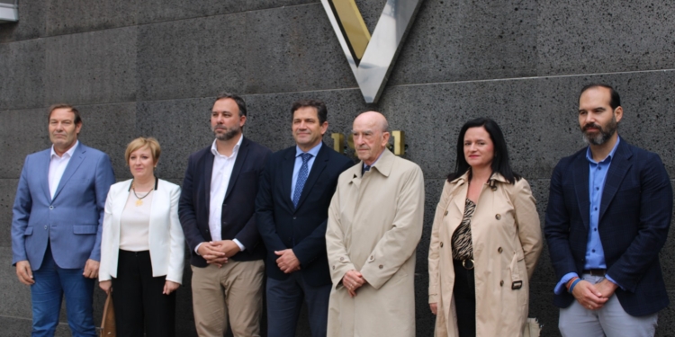 Miguel Ángel Valverde visita la Cooperativa Virgen de las Viñas de Tomelloso en la recta final de la vendimia y anuncia una importante promoción exterior en Fenavin 2025