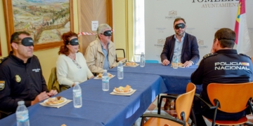 El Ayuntamiento de Tomelloso vive un “desayuno a ciegas” con motivo las actividades programadas para la XXXIII Semana de la ONCE