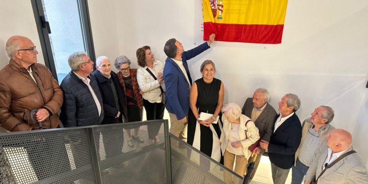 El Mercado de Abastos de Tomelloso culmina su renacer con una inauguración en la que se recordó a los antiguos comerciantes por su aportación a sus cien años de historia