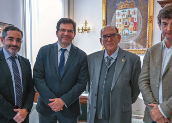 Miguel Ángel Valverde conoce los proyectos del Colegio Oficial de Doctores y Licenciados en Filosofía y Letras y en Ciencias de Castilla-La Mancha