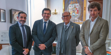 Miguel Ángel Valverde conoce los proyectos del Colegio Oficial de Doctores y Licenciados en Filosofía y Letras y en Ciencias de Castilla-La Mancha