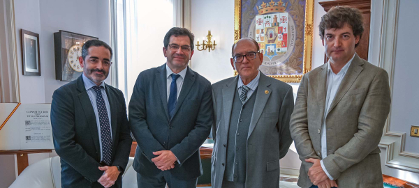 Miguel Ángel Valverde conoce los proyectos del Colegio Oficial de Doctores y Licenciados en Filosofía y Letras y en Ciencias de Castilla-La Mancha