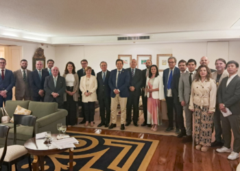 La delegación de promoción de FENAVIN y bodegas ciudadrealeñas conocen los desafíos y oportunidades del mercado tailandés para el vino español
