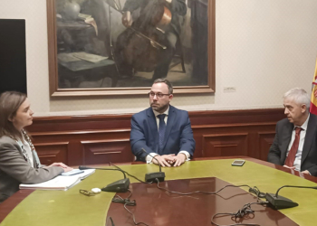 Javier Navarro se reúne con los diputados populares Carmen Fúnez y Enrique Belda para tratar asuntos en los que tiene competencias la administración central