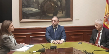 Javier Navarro se reúne con los diputados populares Carmen Fúnez y Enrique Belda para tratar asuntos en los que tiene competencias la administración central