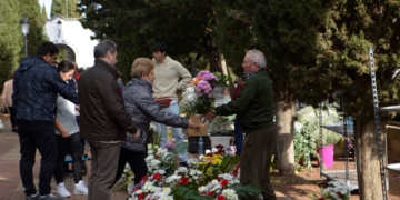 Miles de tomelloseros acuden al cementerio para recordar a sus seres queridos en el Día de Todos los Santos 2024
