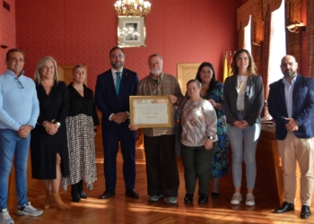 El Ayuntamiento de Tomelloso entrega a Dionisio Cañas la distinción de Hijo Predilecto de la ciudad