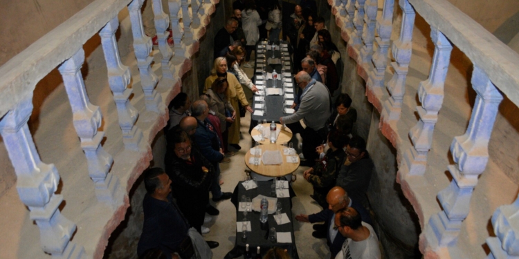La Cueva Garcilaso de Tomelloso completa su aforo en la cata de vino organizada con motivo de «Raíces y vino»