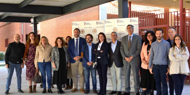 El I.E.S Eladio Cabañero de Tomelloso inaugura su nuevo aula multifuncional al aire libre «Ángel Rodríguez»