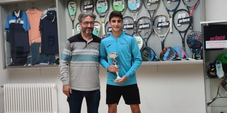 Alejandro Villena, de la escuela del Club Codetosa, se proclama campeón regional infantil de tenis