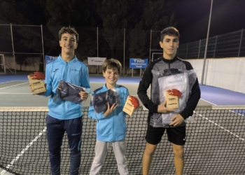 Alejandro Villena, Arnau Castellanos y Paco Crespo del Club Codetosa, campeón y subcampeones del Tigers Tennis Tour