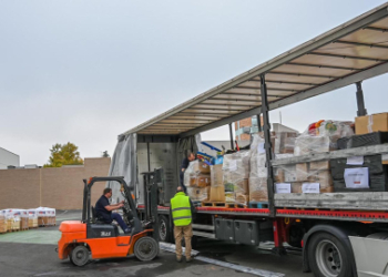 Sale para el municipio valenciano de Algemesí el primer envío solidario coordinado por la Diputación, que agradece la confianza de los ayuntamientos de la provincia