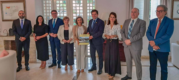 Miguel Ángel Valverde inicia en Vietnam una misión comercial de FENAVIN para fortalecer la feria y la consolidación en Asia de doce bodegas de Ciudad Real
