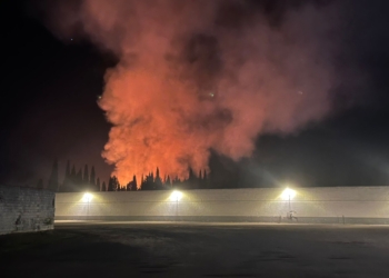 Se produce un incendio en una zona de maleza y rastrojos situada detrás del Cementerio de Tomelloso