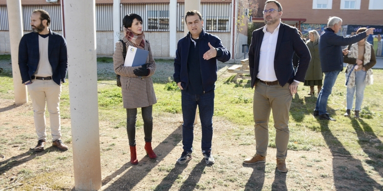 Javier Navarro felicita a Cadisla y al IES Airén por el acuerdo de colaboración alcanzado en materia medioambiental