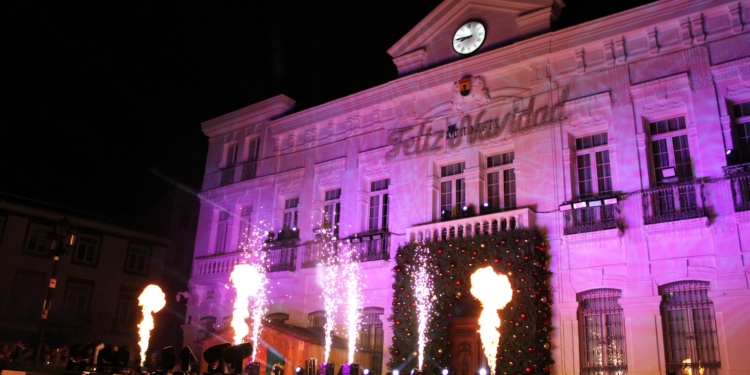 Arranca la Navidad en Tomelloso con un espectáculo de luz y sonido, el encendido de la iluminación y un árbol de 22 metros