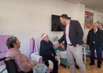 Javier Navarro felicita el año a los residentes y trabajadores de la Fundación Elder de Tomelloso