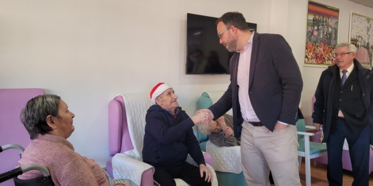 Javier Navarro felicita el año a los residentes y trabajadores de la Fundación Elder de Tomelloso