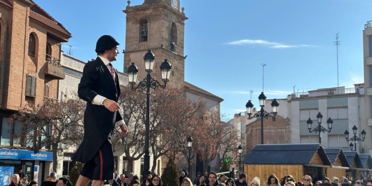 Tomelloso vive las doce campanadas de manera anticipada con una exitosa Nochevieja infantil en la Plaza de España