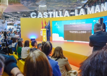 Javier Navarro presenta en FITUR el Plan de Sostenibilidad Turística para Tomelloso