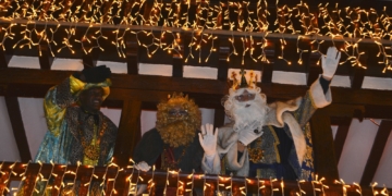 Los Reyes Magos conquistan las calles de Tomelloso en una ilusionante cabalgata llena de público, magia y espectáculo
