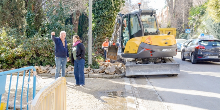 El Ayuntamiento de Tomelloso inicia obras de reparación de acerados en el Paseo San Isidro