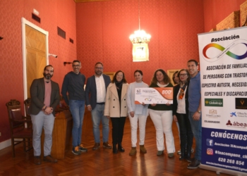 El Club de Atletismo Pieles Run dona 800 euros a la asociación TEAcompaño recaudados en la San Silvestre tomellosera