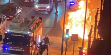 Arde un contenedor en la calle Francisco García Pavón de Tomelloso