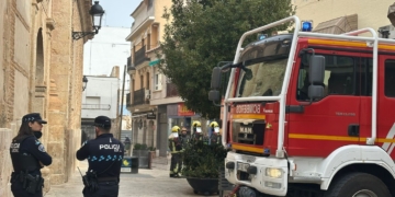 Un conato de incendio en los transformadores del Pasaje de la Iglesia de Tomelloso provoca cortes de luz en los establecimientos colindantes
