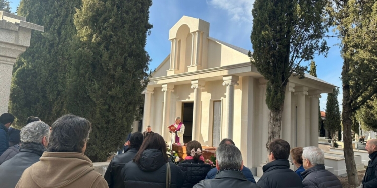 Último adiós a Ruphert, el peluquero de las estrellas, en el Cementerio Municipal de Tomelloso