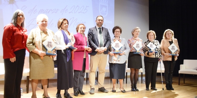 Las trabajadoras del Instituto Eladio Cabañero reciben el título de «Terreras 2025» en el Día de la Mujer