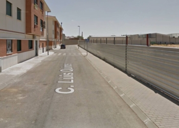 Una joven de 17 años resulta afectada por inhalación de humo tras el incendio de la cocina de una vivienda de Tomelloso