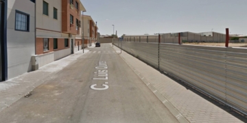 Una joven de 17 años resulta afectada por inhalación de humo tras el incendio de la cocina de una vivienda de Tomelloso