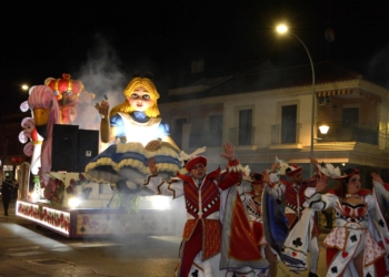 «Wonderland» de «El Burleta» y «Raíces Nórdicas» de «Attitude» ganan el Desfile Nacional de Carrozas y Comparsas del Carnaval de Tomelloso 2025