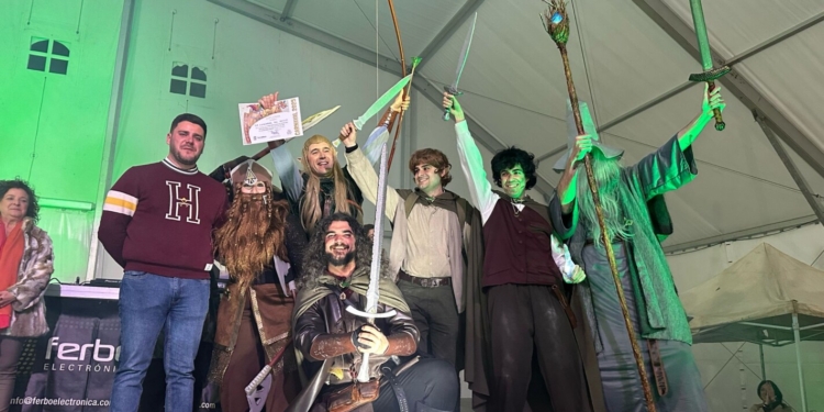 «Tiriti Tiriti Tram Tram», «Don y Doña Robóticos» y «La Comunidad del Anillo», ganadores del Concurso de Máscara Espontánea del Carnaval de Tomelloso