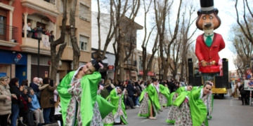 La «Peña Harúspices» consigue el primer premio y el del público en el Domingo de Piñata de Ciudad Real con «La vuelta al mundo en 80 días»