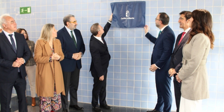 Emiliano García-Page y Javier Navarro inauguran el nuevo Centro de Salud 1 de Tomelloso que abrirá sus puertas el lunes 31 de marzo
