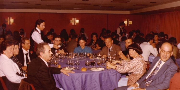A mi inolvidable y siempre amigo Eladio
