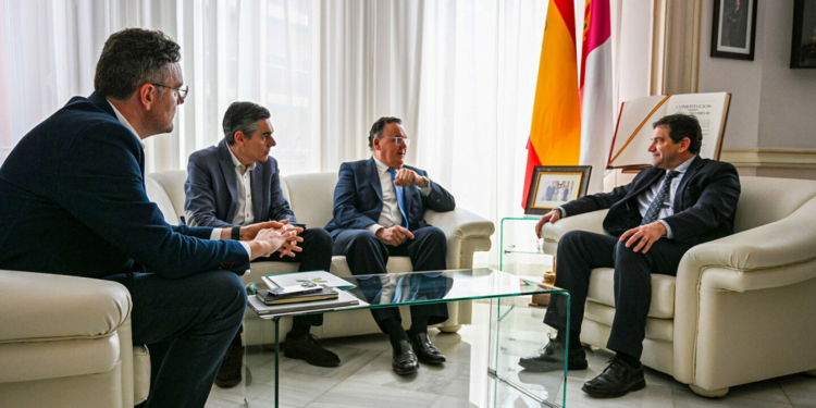 La Diputación de Ciudad Real recibe al presidente de la Asociación Regional de Zonas Industriales de Castilla-La Mancha