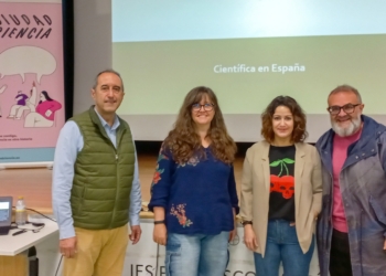 El IES García Pavón de Tomelloso acoge la conferencia “Científica en nuestros días” del programa Ciudad Ciencia